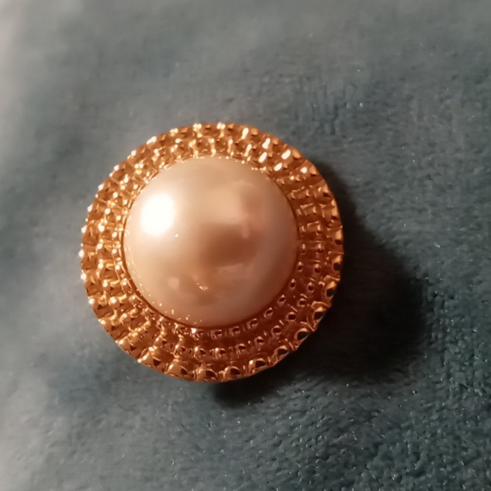 Vintage lapel pin faux pearl broach.